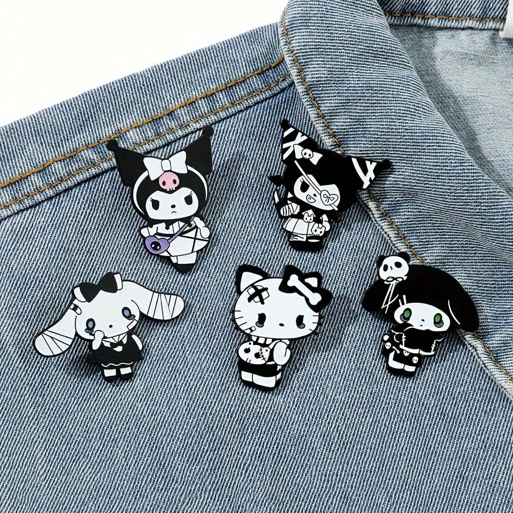 Insignias metálicas de Halloween de Sanrio con diseños de dibujos animados de...