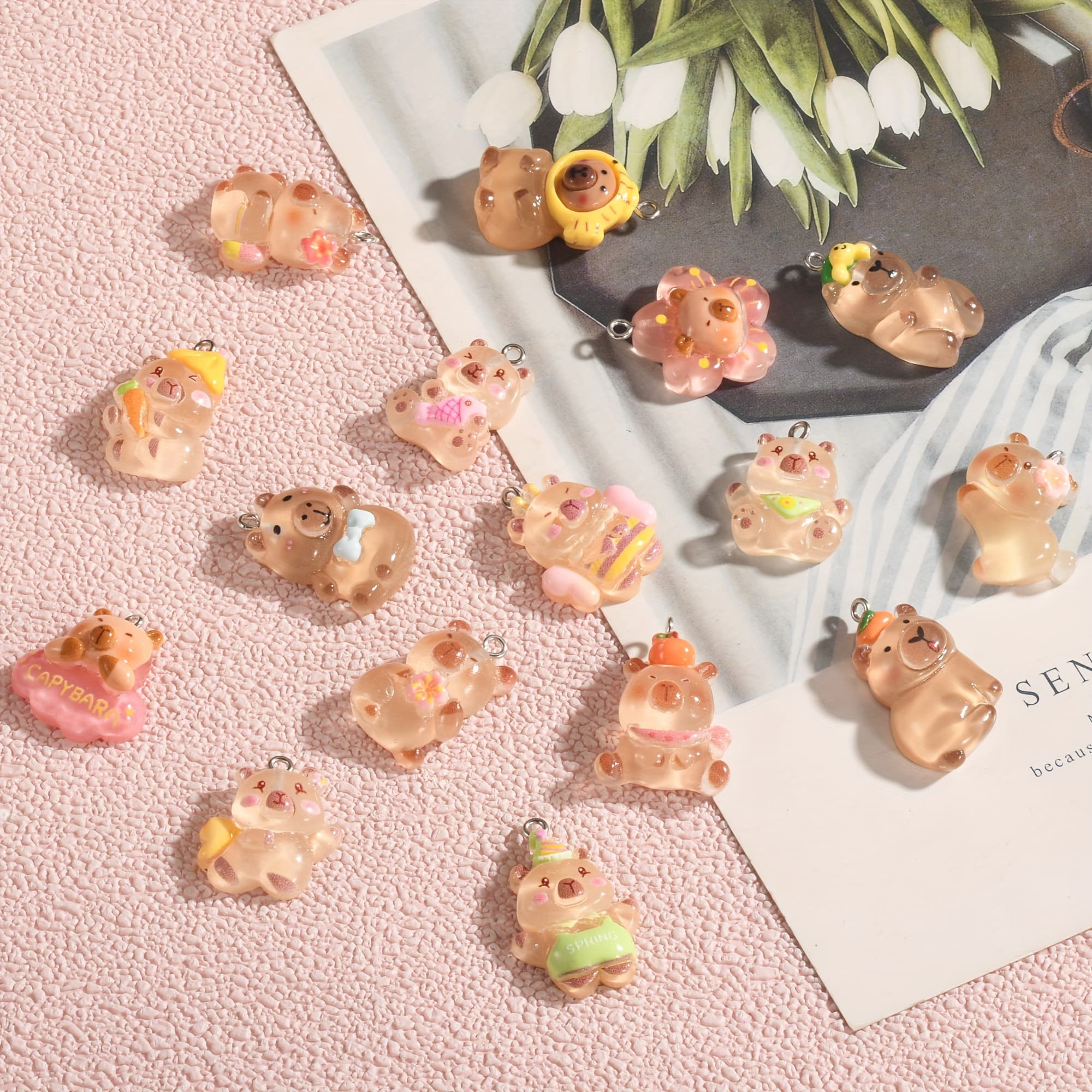 Aleatorias de colgantes de carpincho de resina que brillan en la oscuridad, d...