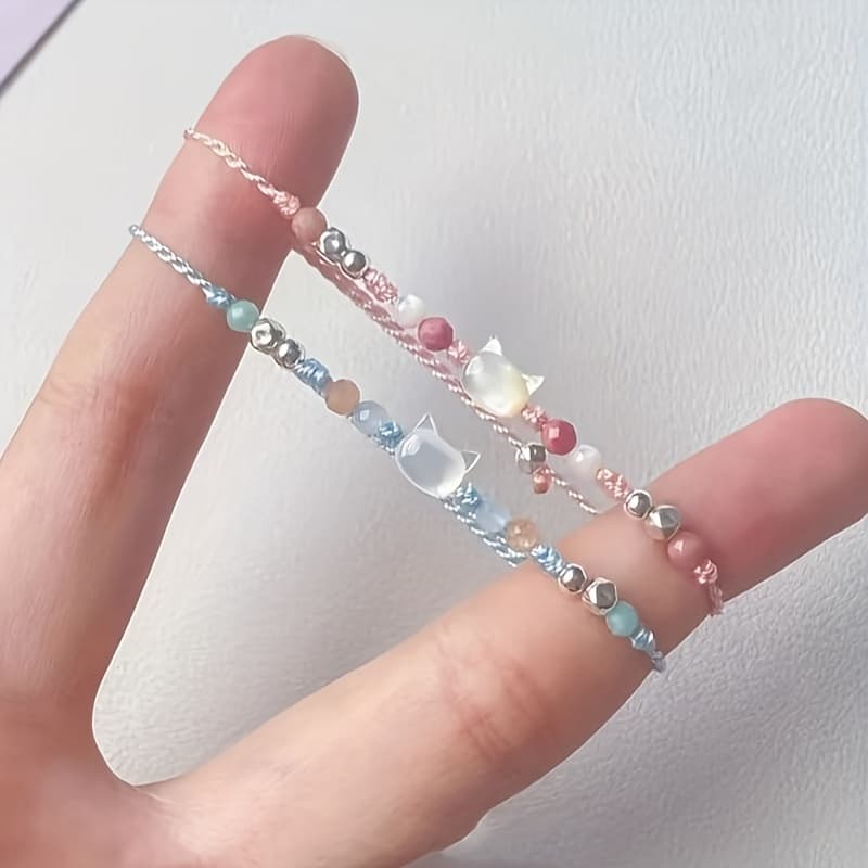 Un juego de dos pulseras trenzadas con temática de gatos, lindas y dulces, pu...